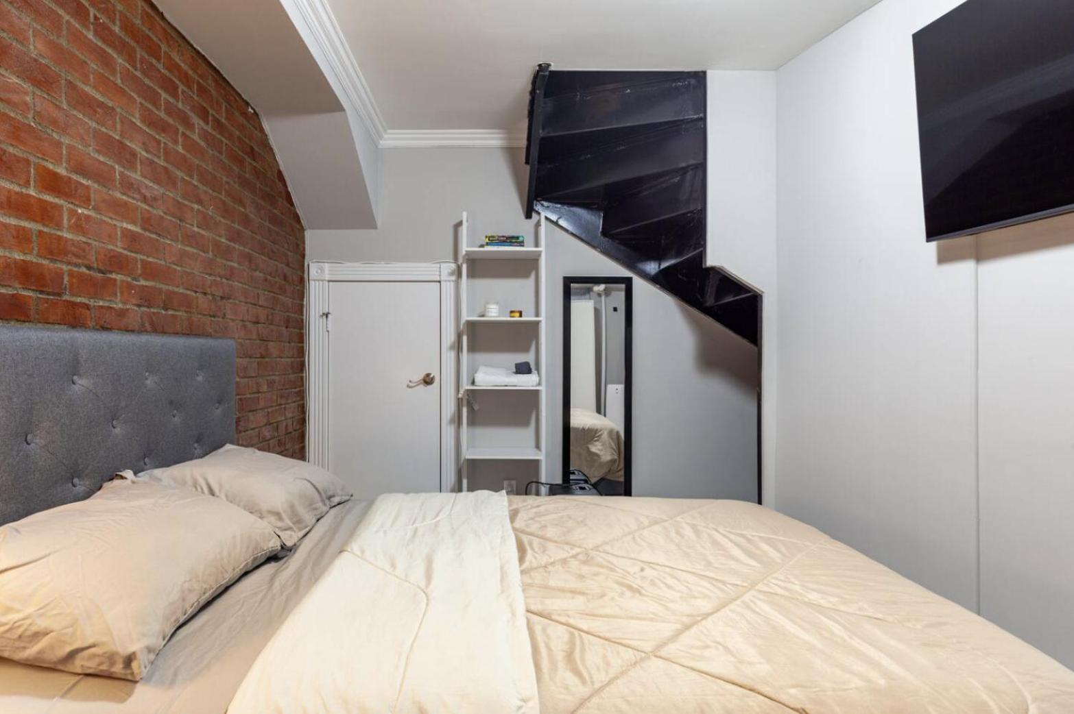 Private At A 3 Bedroom At The Heart Of East Village - Shared *