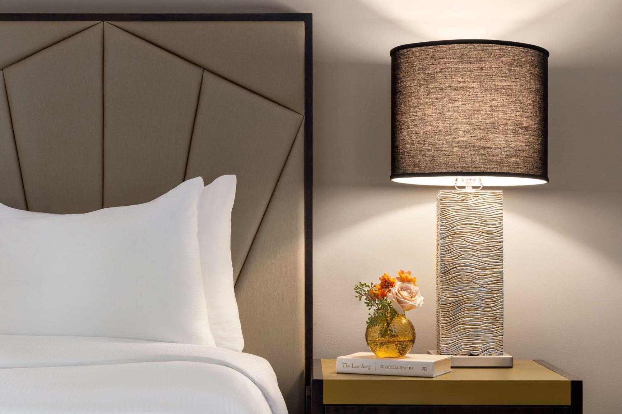 Martinique On Broadway, Curio Collection By Hilton Hotel