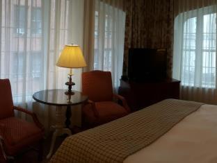 Hotel The Street 3*