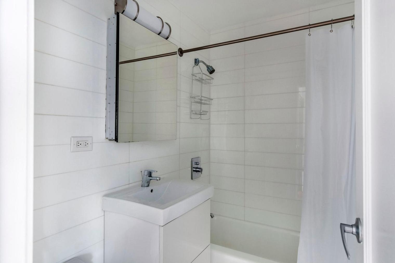 Lenox Hill 2br W Elevator Doorman Nr Art Nyc-1284 Apartment