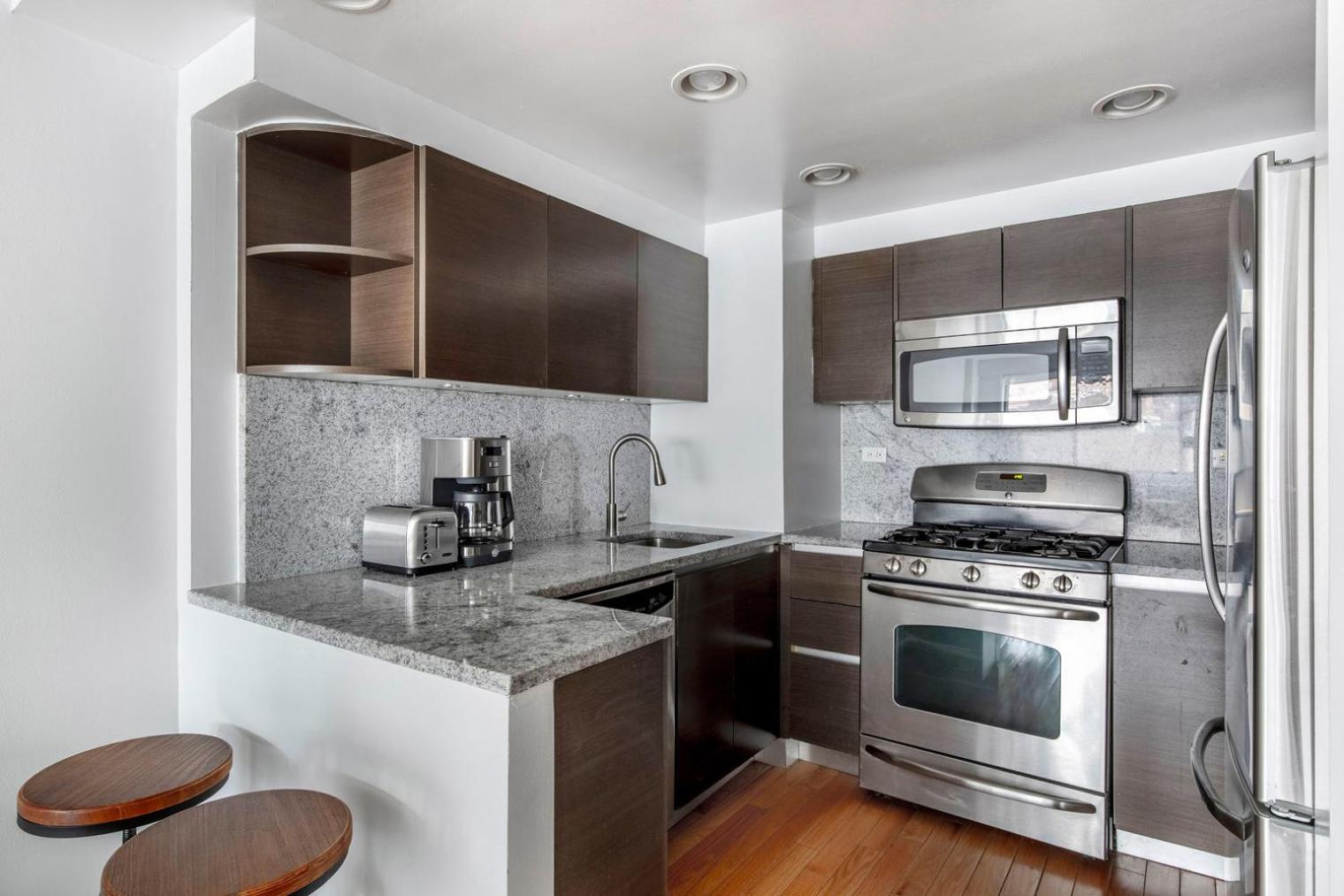 Lenox Hill 2br W Elevator Doorman Nr Art Nyc-1284 Apartment New York