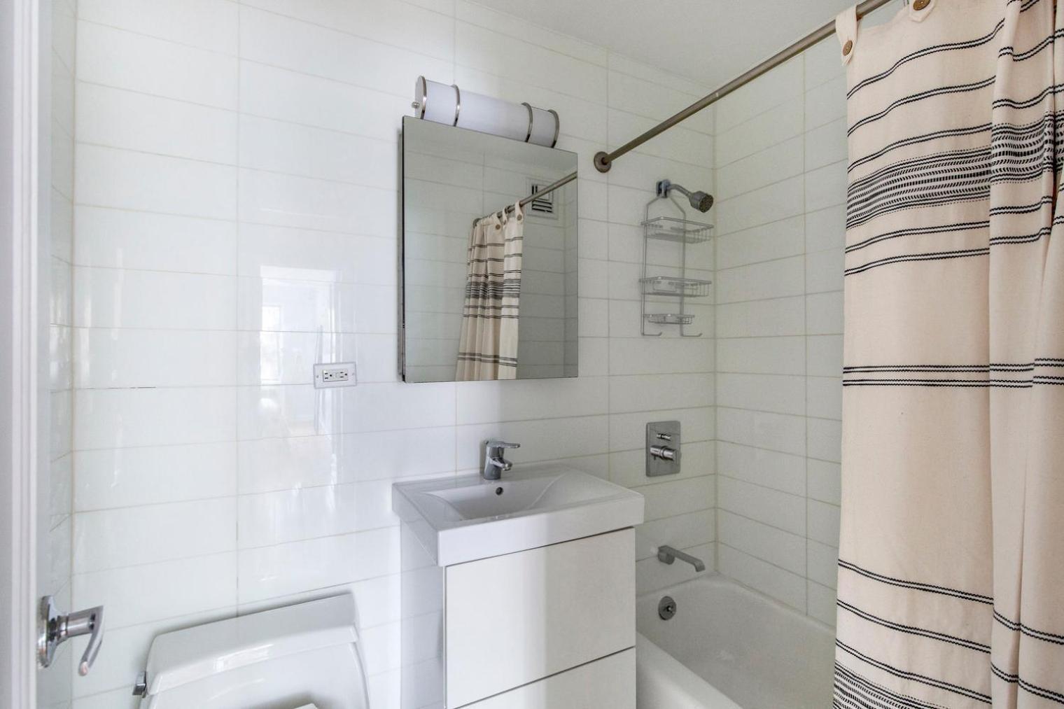 Lenox Hill 2br W Elevator Doorman Nr Art Nyc-1284 New York