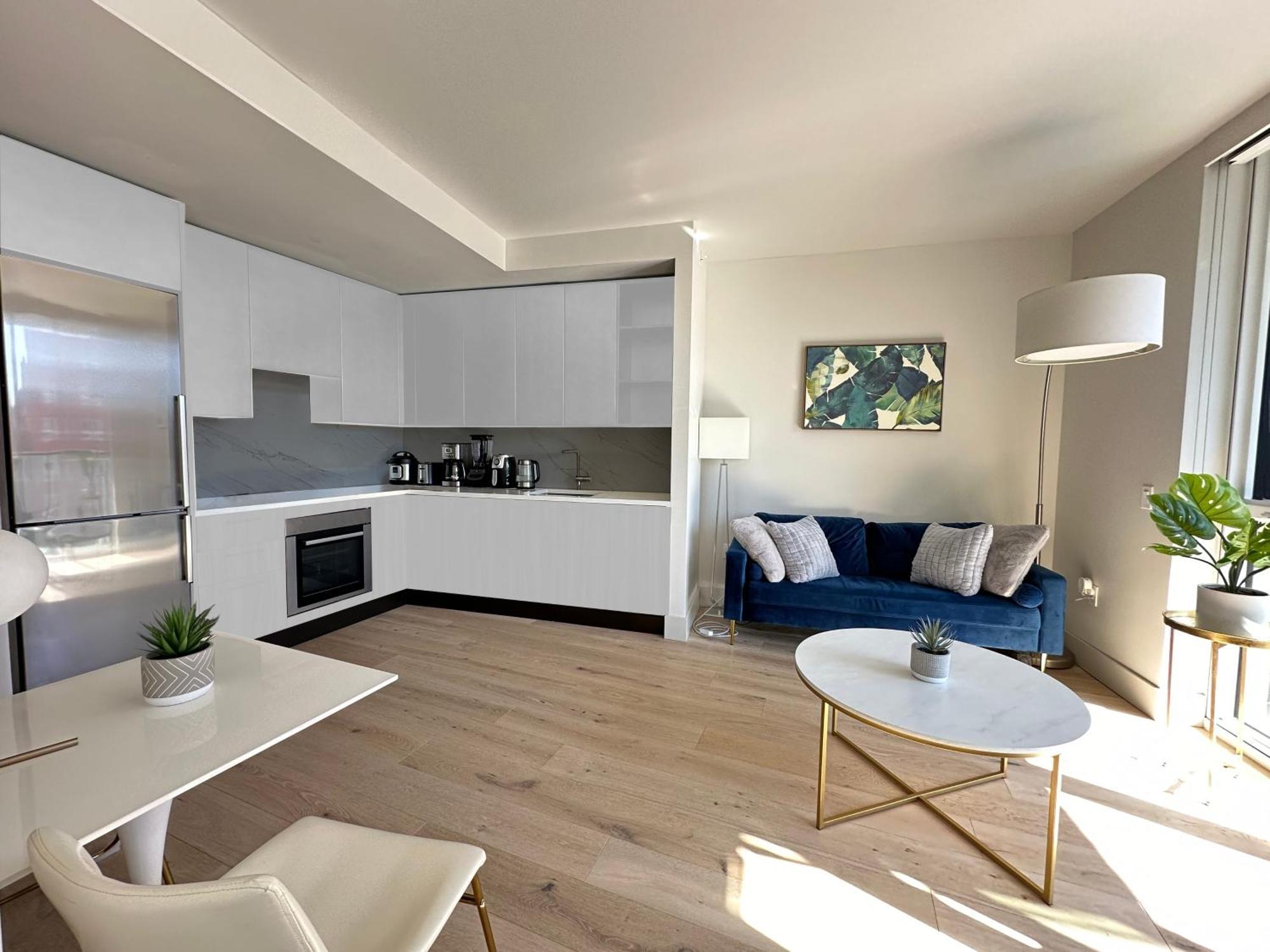 Large 1 Bedroom - Private Balcony - Luxury Building - Manhattan