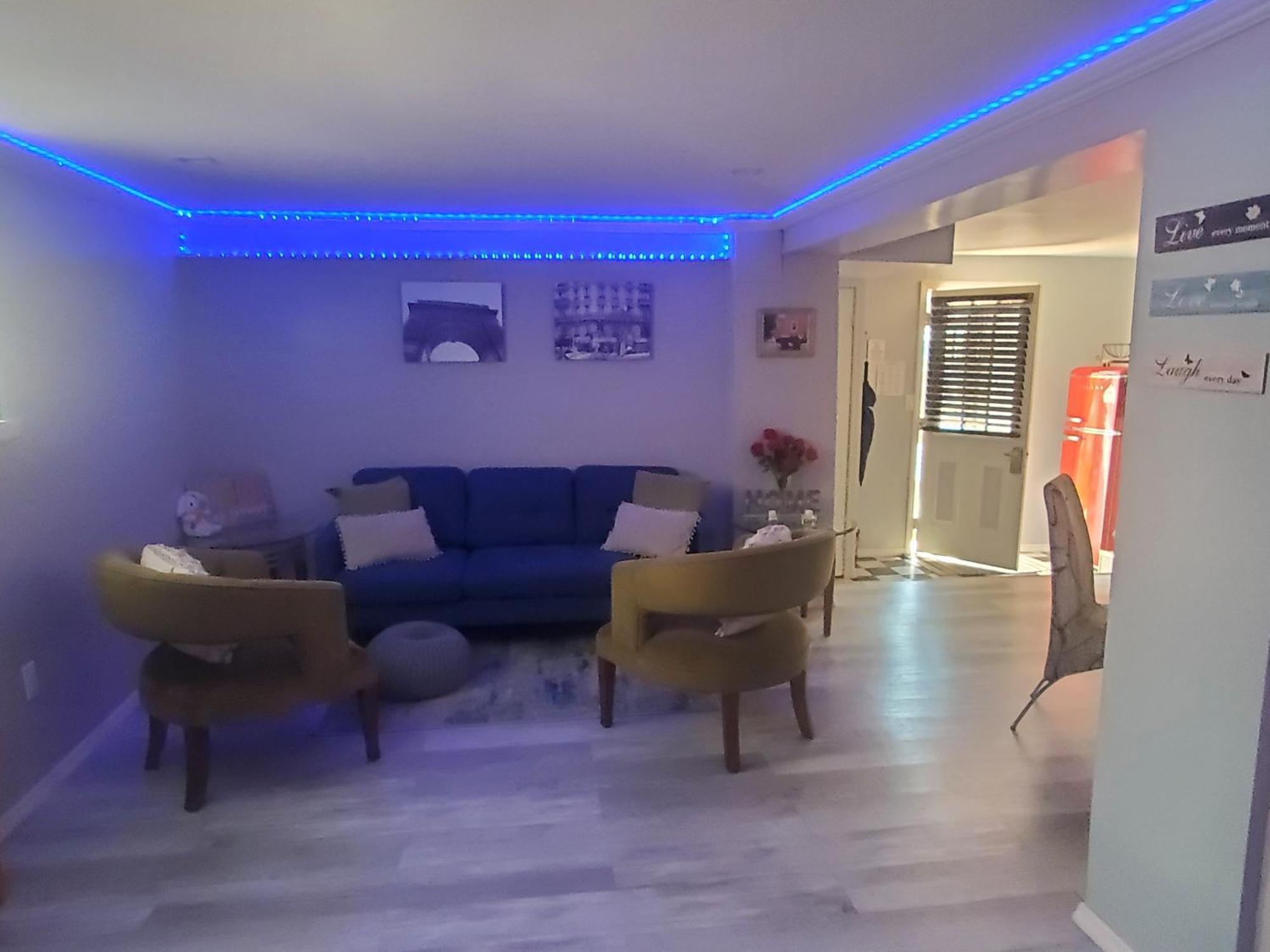 Lovely 2 Bedroom With 2 Entrance And Parking