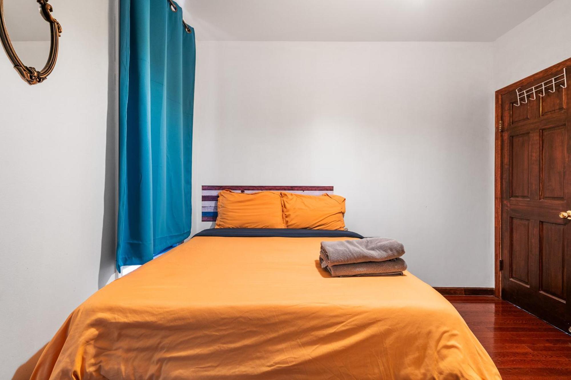 Lower East Side Vintage Cozy 2bedroom Apartment *