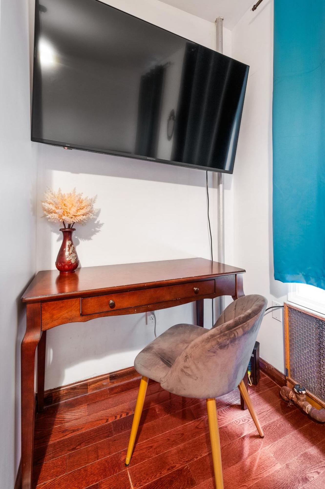 Lower East Side Vintage Cozy 2bedroom Apartment