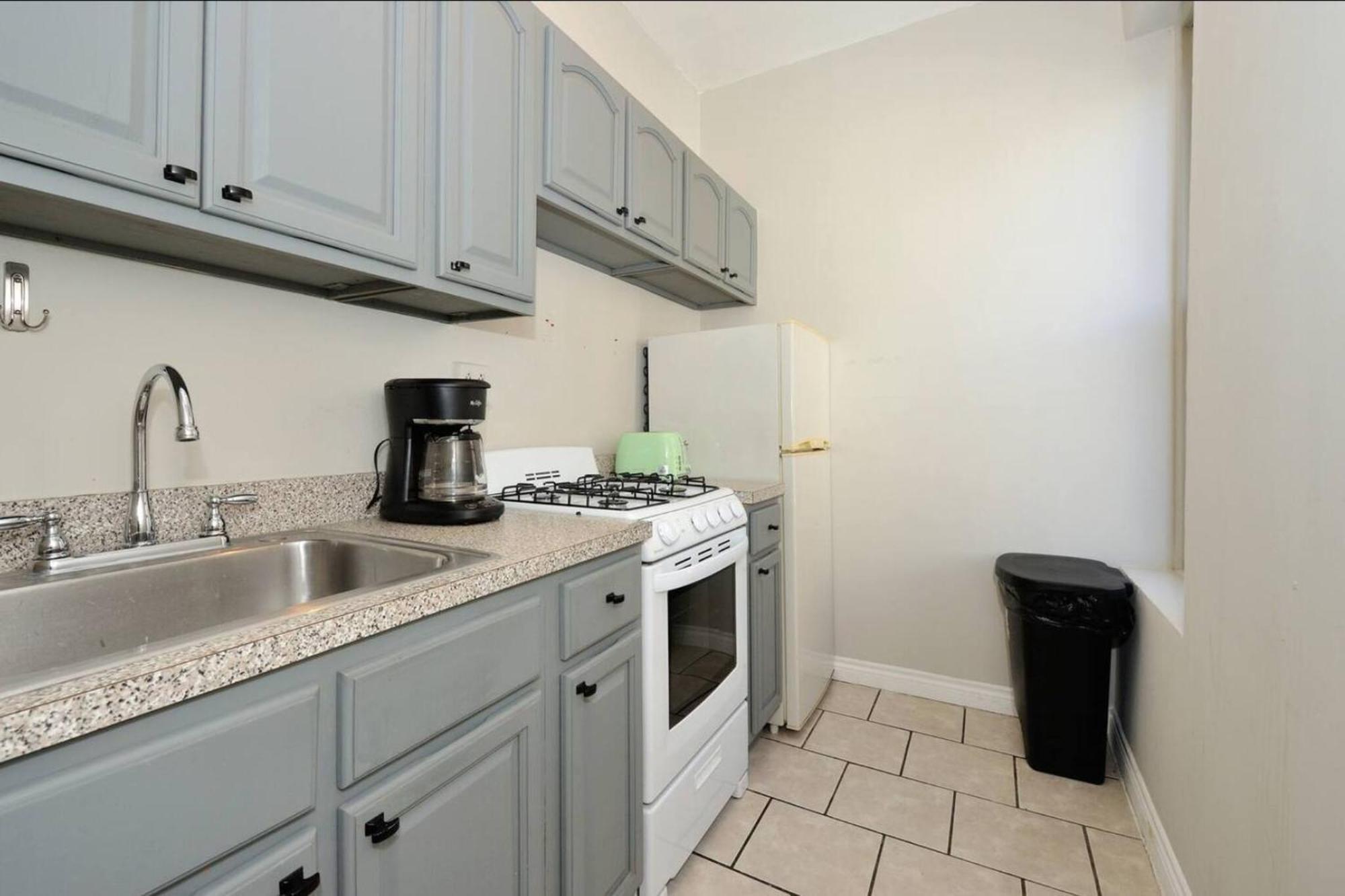 Urban Sunshine Cozy 1-bedroom In Nycs Heart