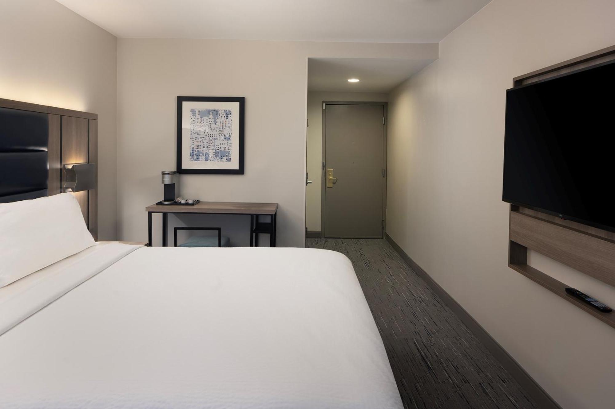 Express Chelsea By Ihg Hotel New York