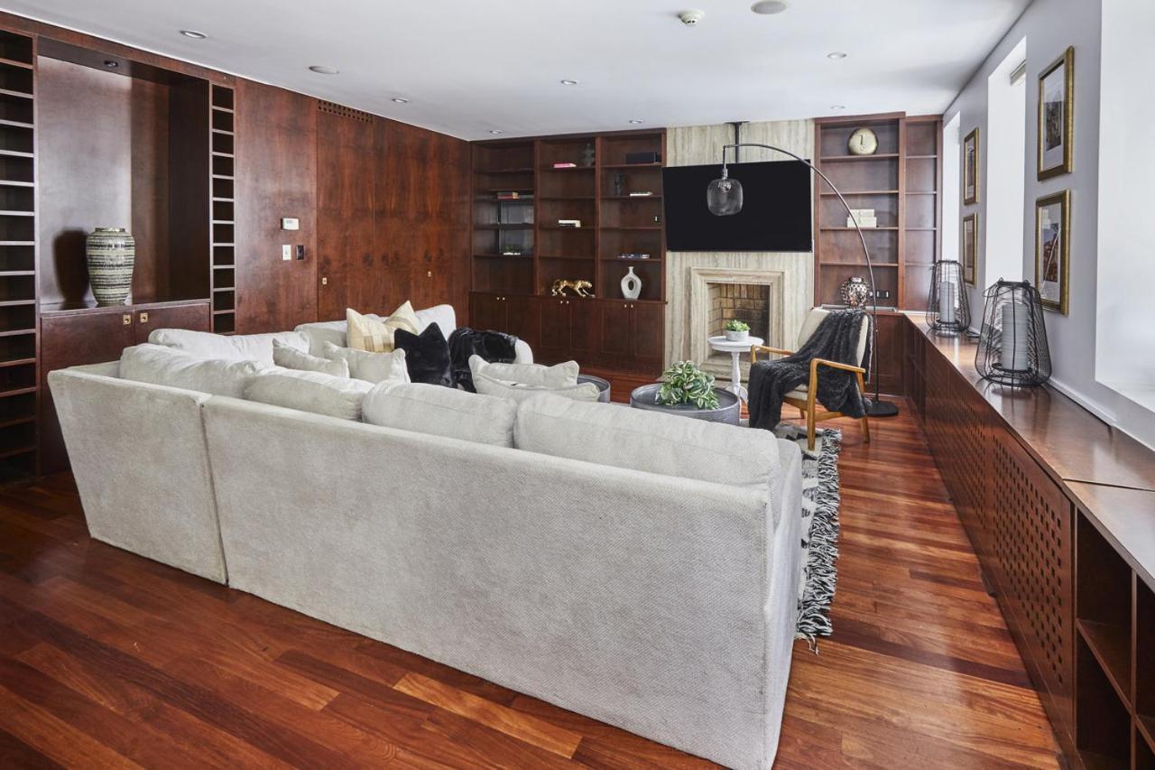 Apartment Manhattan Marvel Luxury Living In A Townhome Oasis I The Atrium I *
