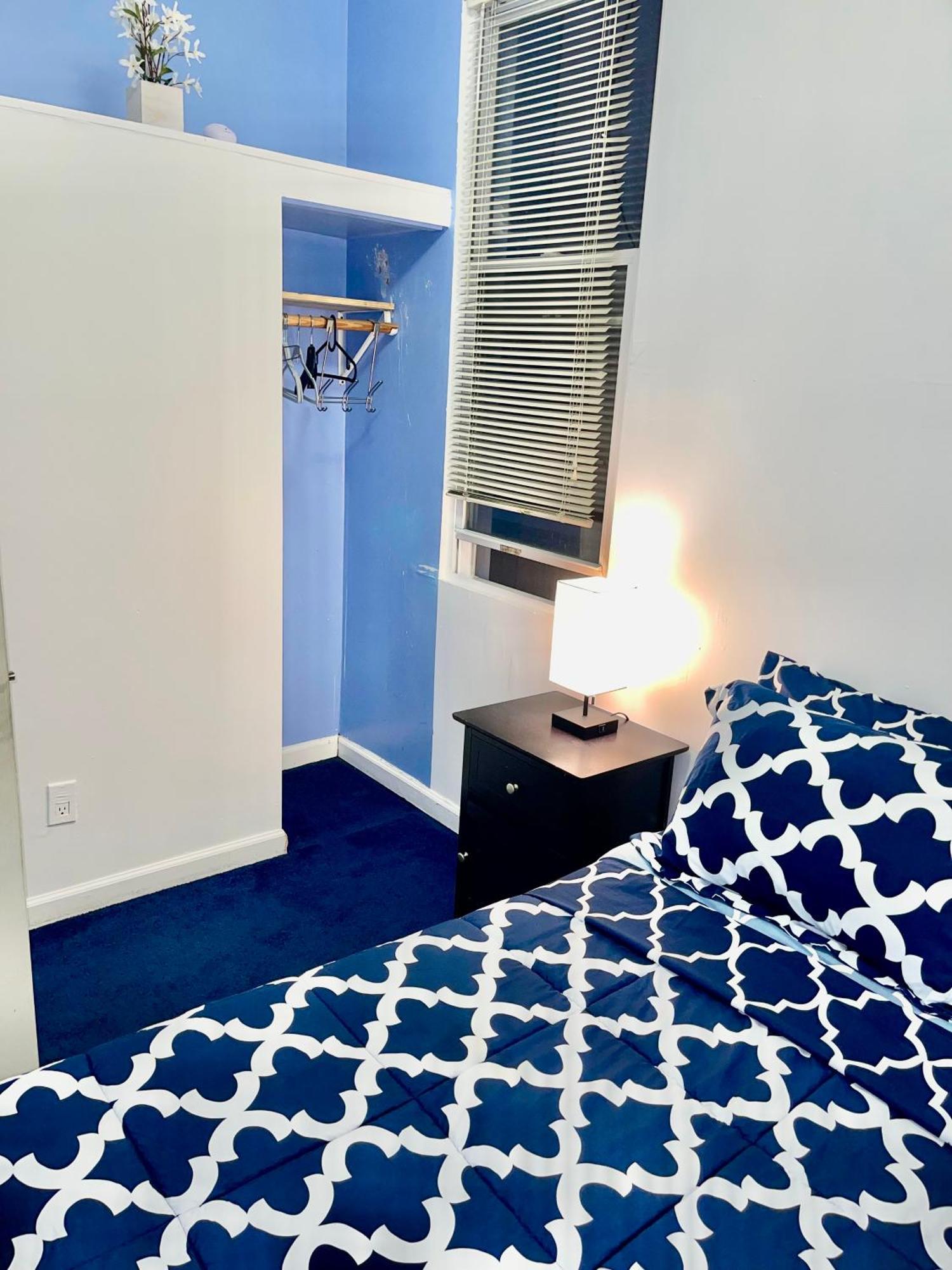 3 Bedrooms Apt In Lic, 10 Mins To Manhattan !!!