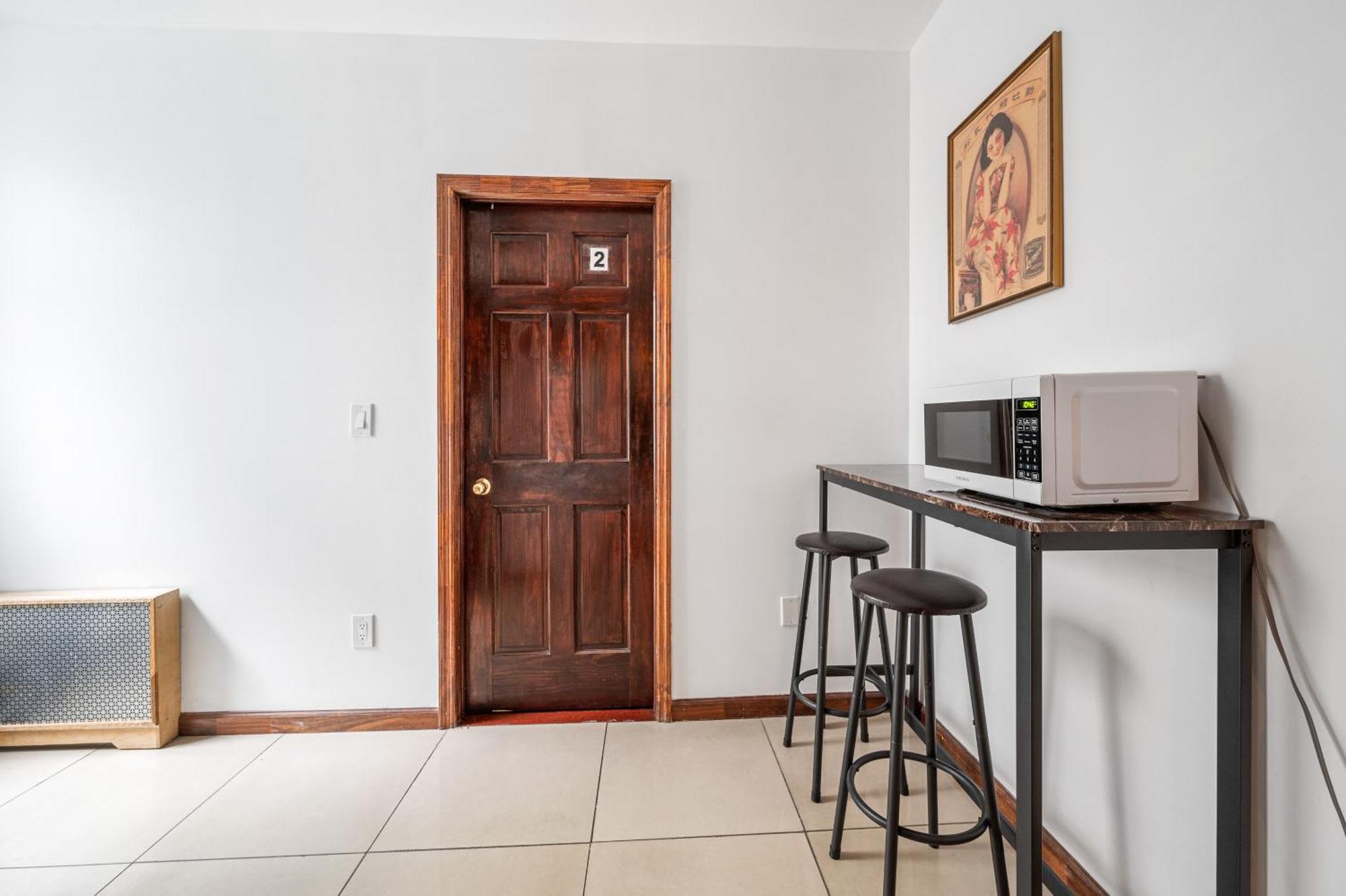 Lower East Side Vintage Cozy 2bedroom Apartment *