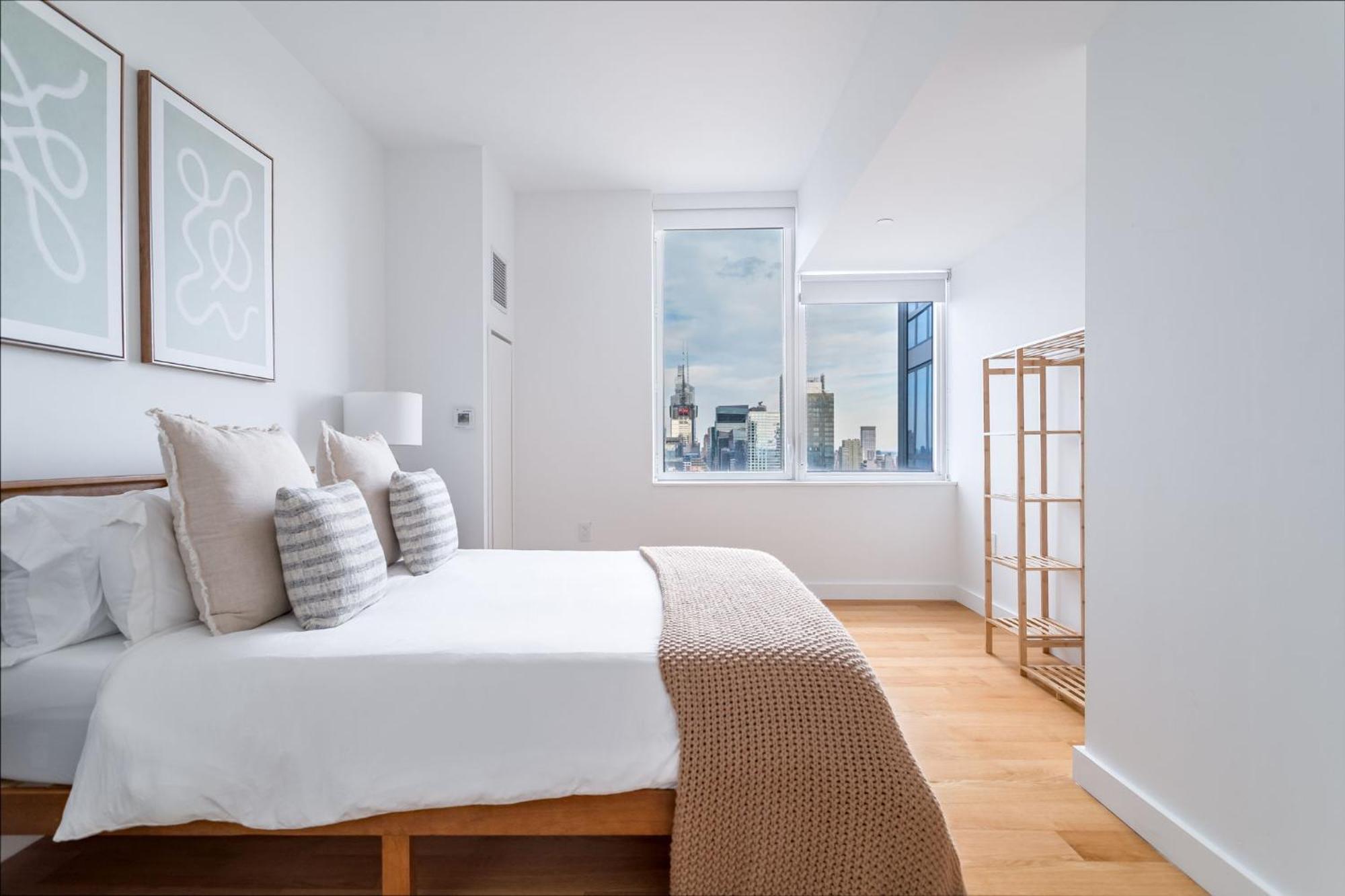 Manhattan Luxury 12 *