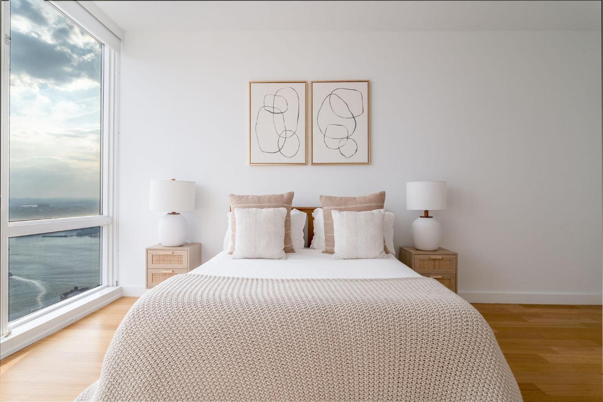 Manhattan Luxury 12 *