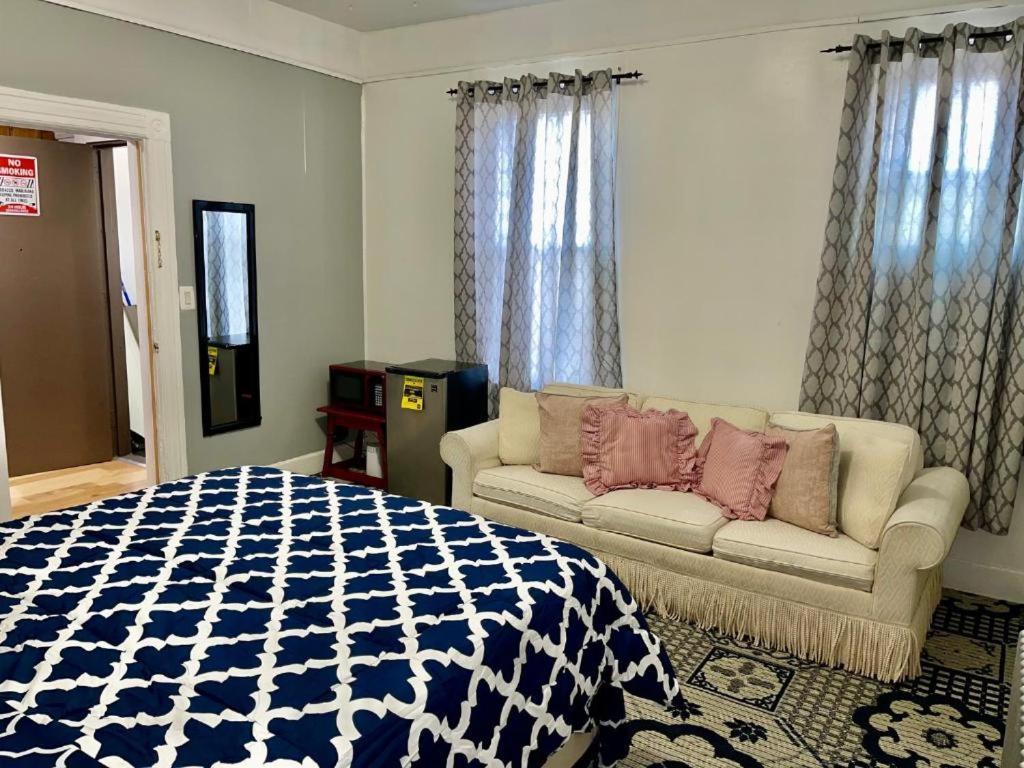 Two Stops To Manhattan, 3 Bedroom Apt In Lic Apartment