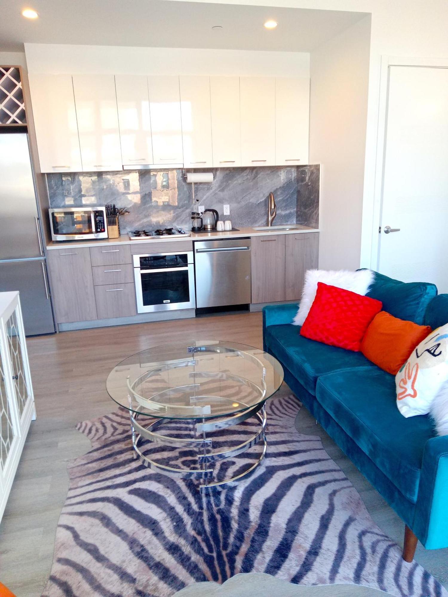 Luxury In Little Italy Private Balcony Apartment