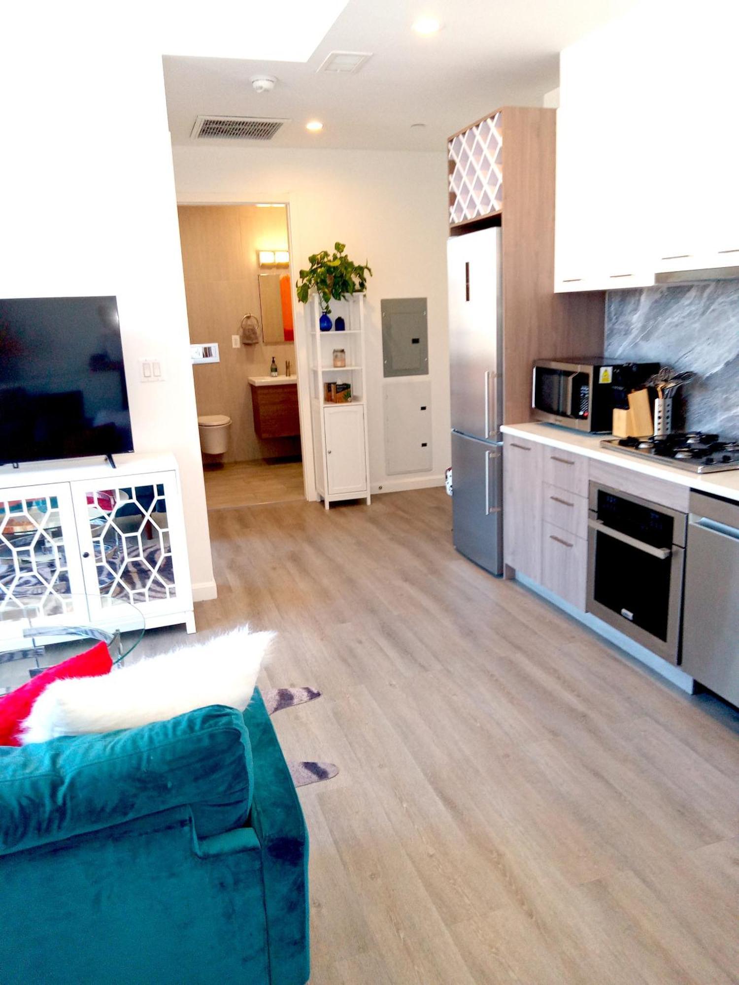 Apartment Luxury In Little Italy Private Balcony