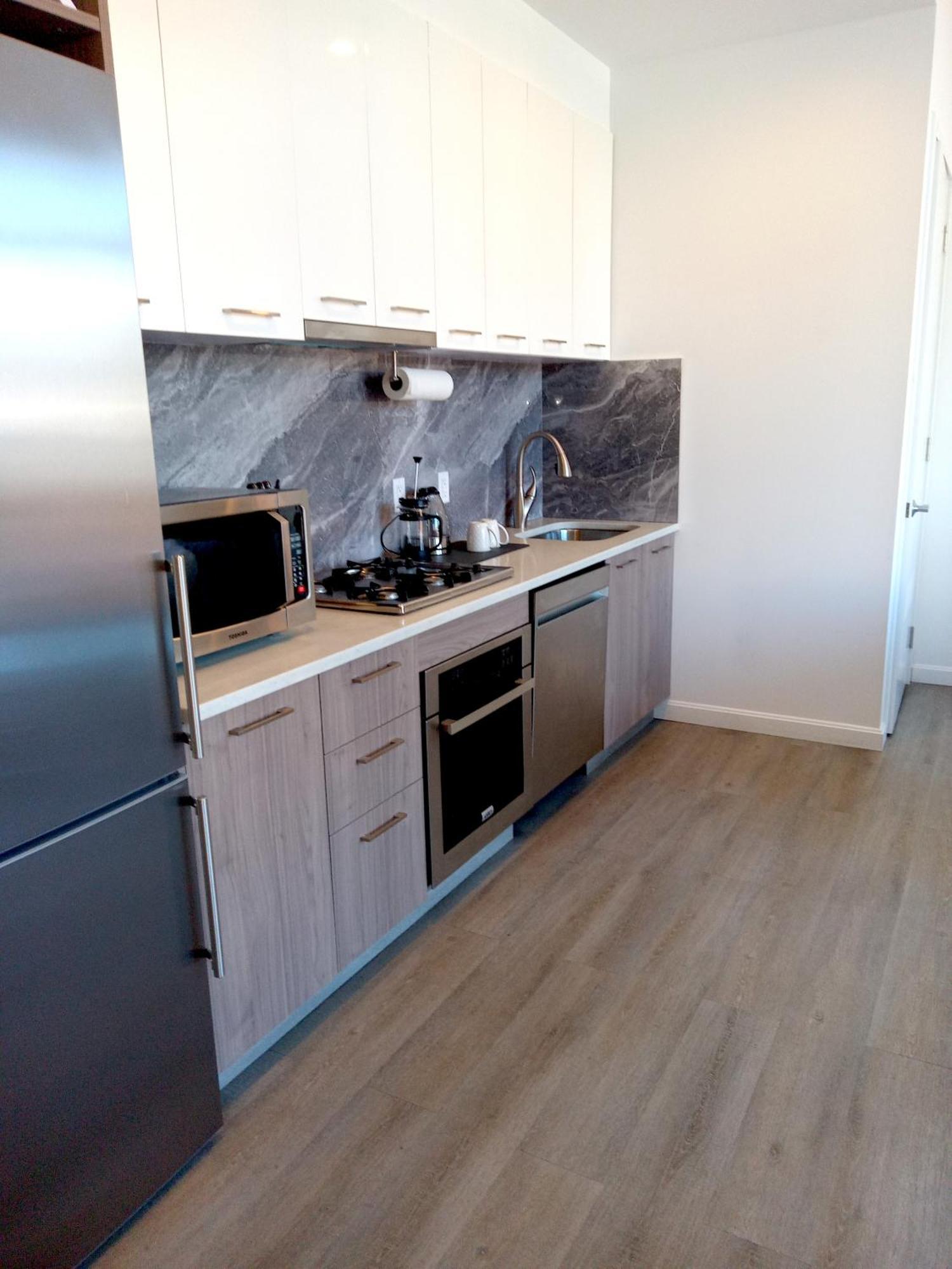 Luxury In Little Italy Private Balcony Apartment