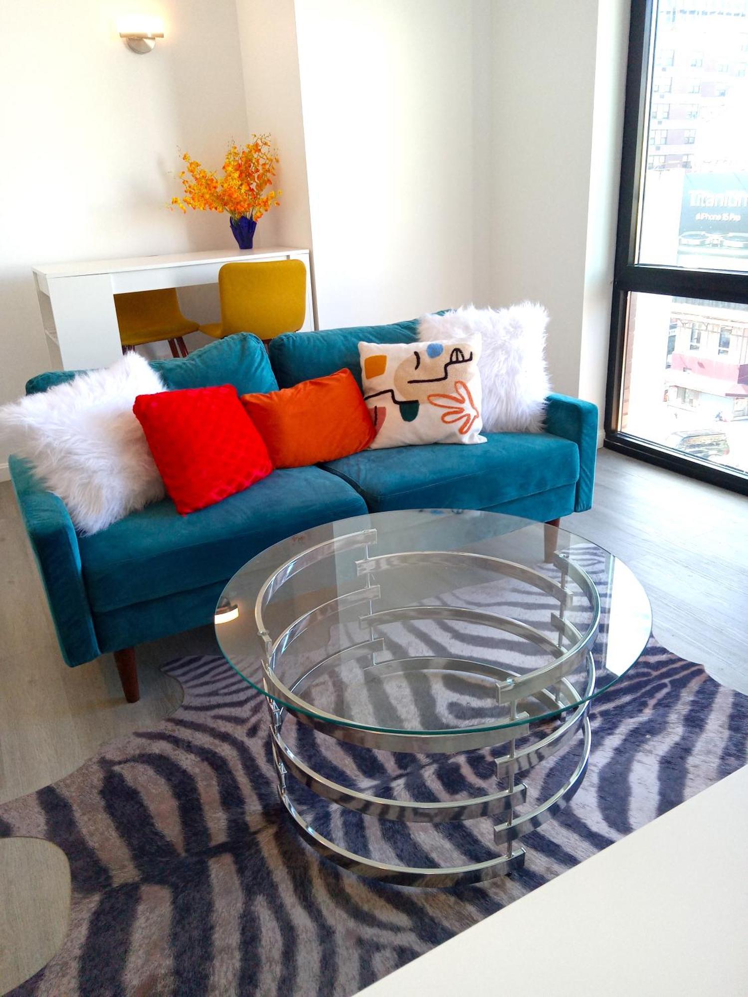 Luxury In Little Italy Private Balcony Apartment *