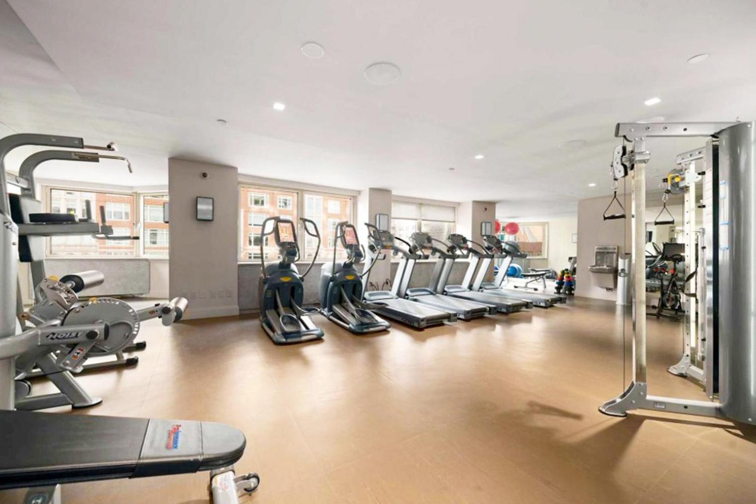 Ues 2br W Elevator Doorman Gym Nr The Met Nyc-683 Apartment New York