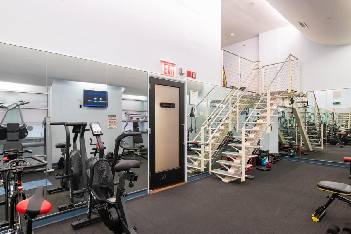 Apartment Beautiful Near Times Square With Gym & Patio *