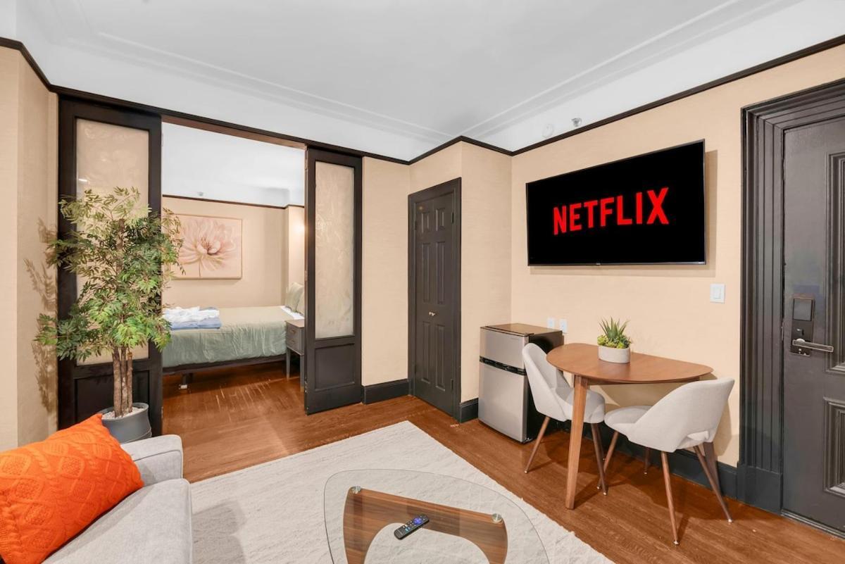Beautiful Near Times Square With Gym & Patio Apartment *