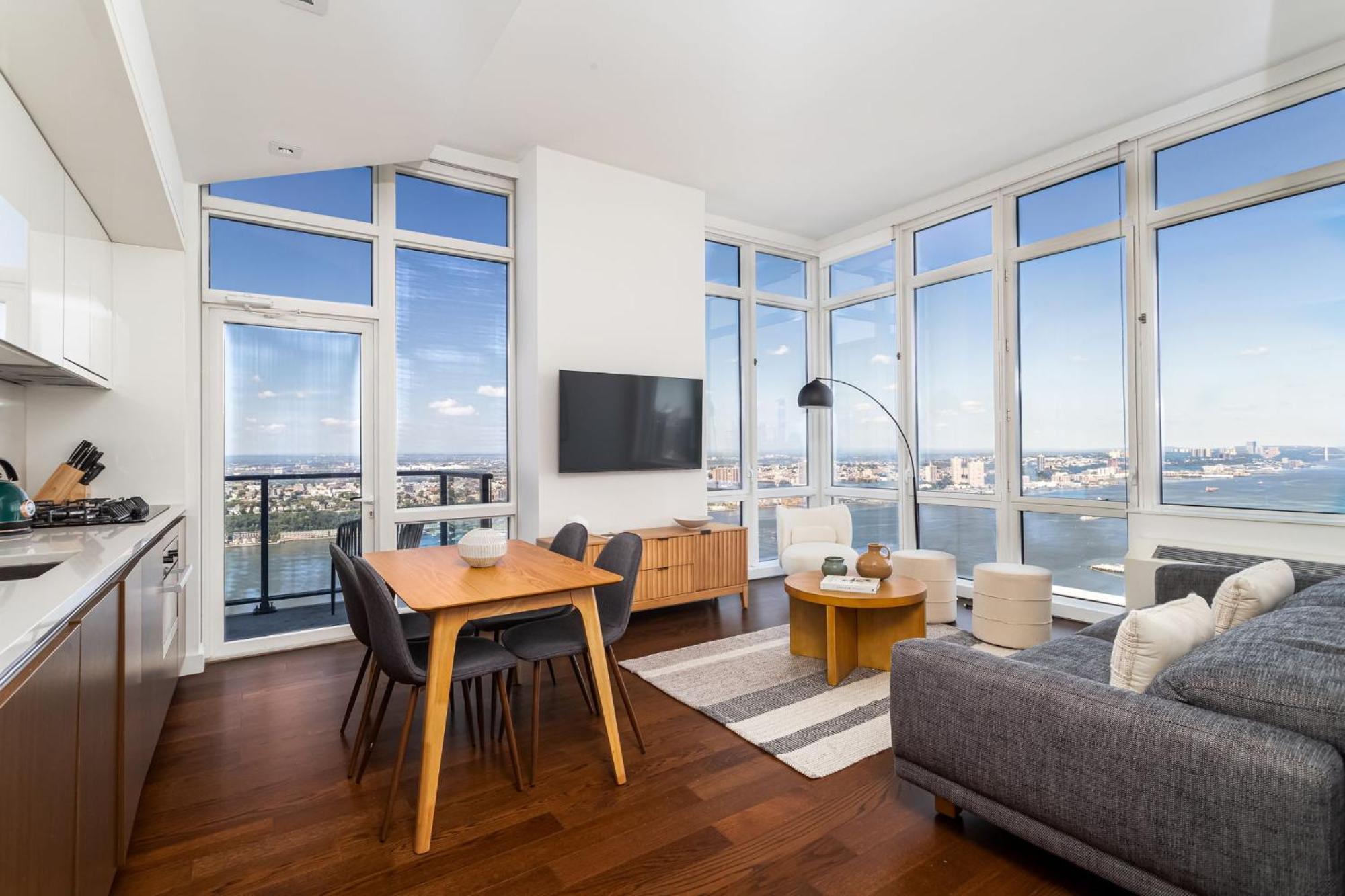 Lux Views To The Hudson 2bd 2bath New York