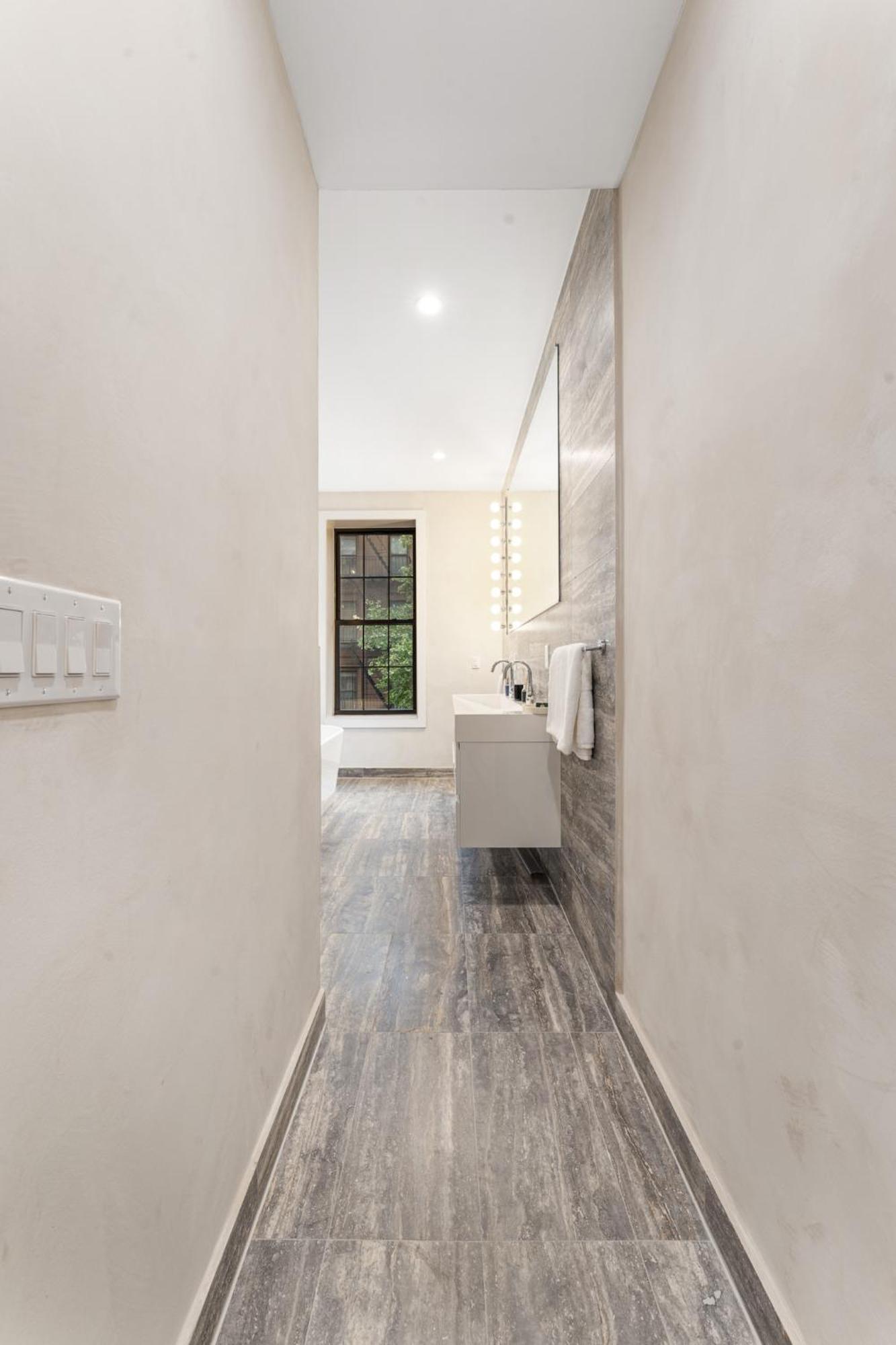 Luxurious Harlem With Modern Amenities, Outdoor Patio! Apartment