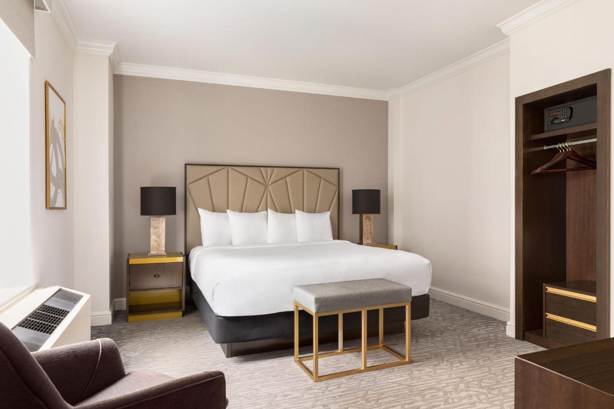 Martinique On Broadway, Curio Collection By Hilton New York
