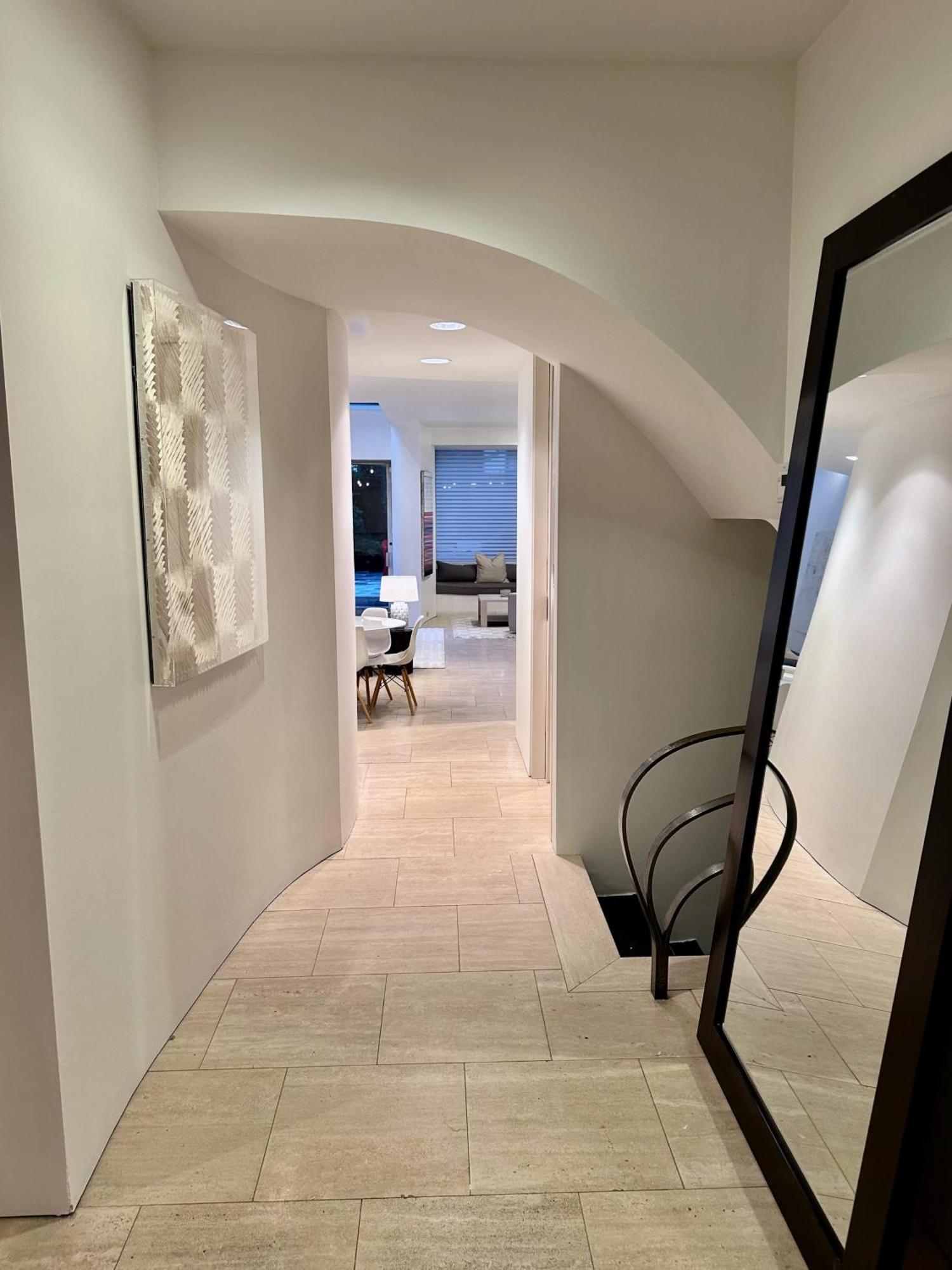 Private Townhome Near Un *