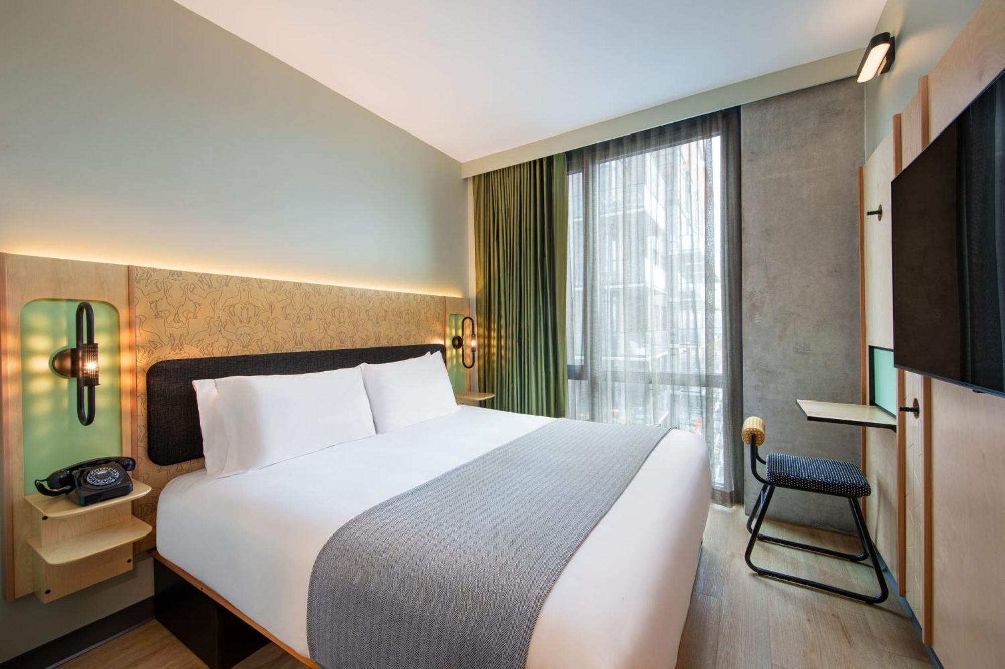 Moxy Brooklyn Williamsburg Hotel 4*