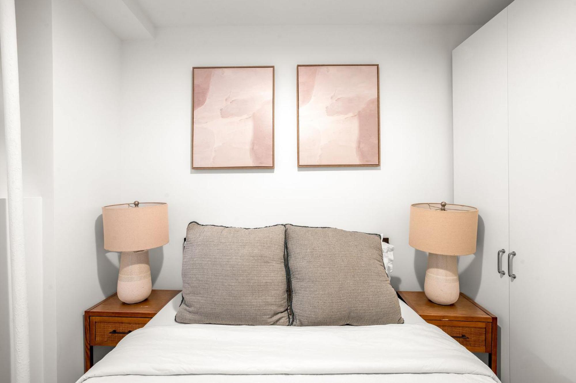 Stylish 2br 1bath Escape Located Near Washington Square Park And Greenwich Village *
