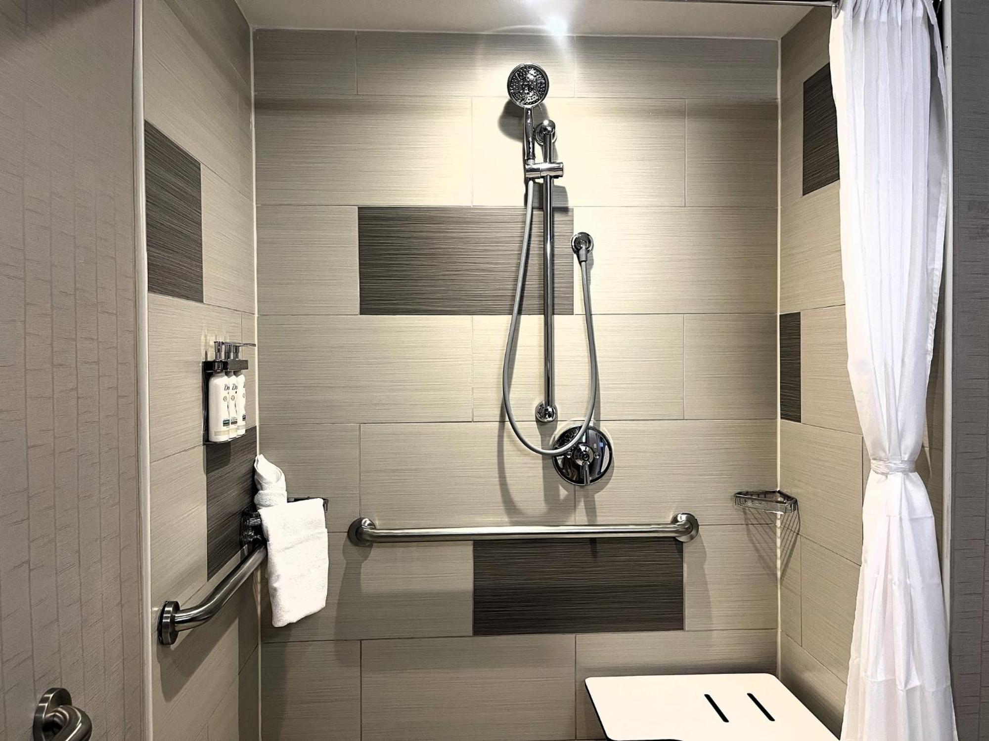 - Times Square By Ihg Hotel New York
