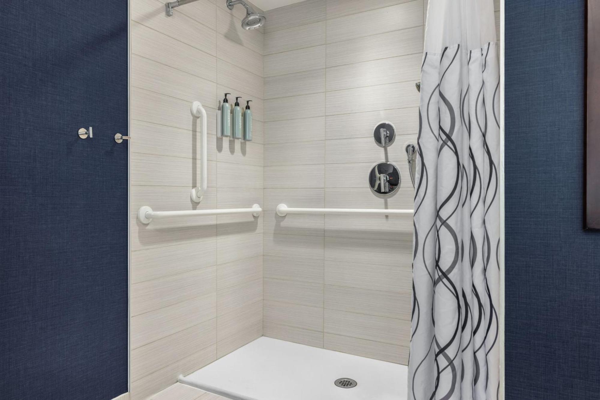 Hotel By Marriott The Bronx At Metro Center Atrium New York