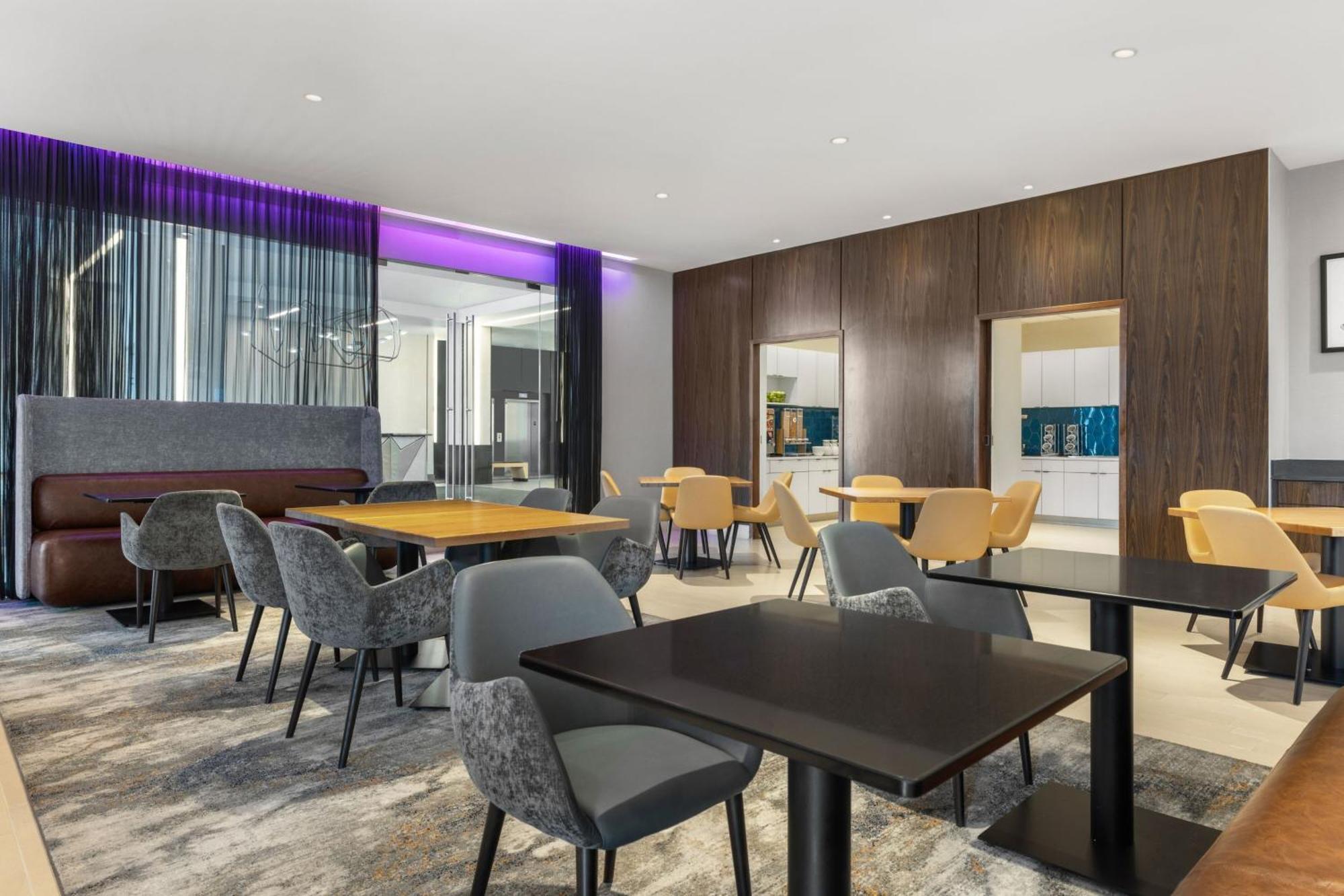 By Marriott The Bronx At Metro Center Atrium 3* New York