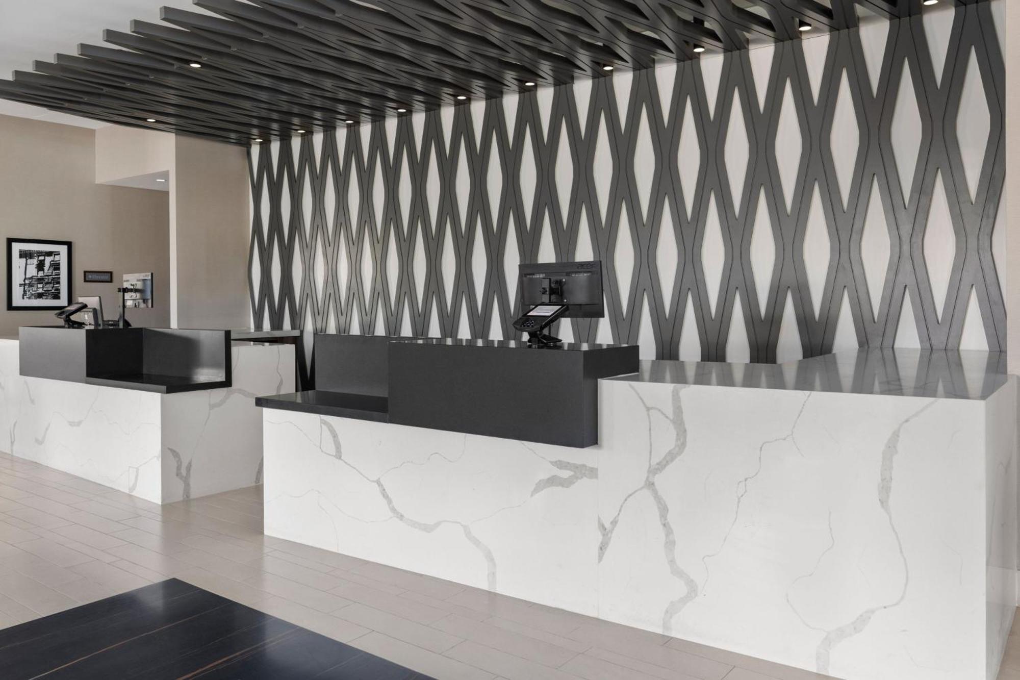 By Marriott The Bronx At Metro Center Atrium 3*