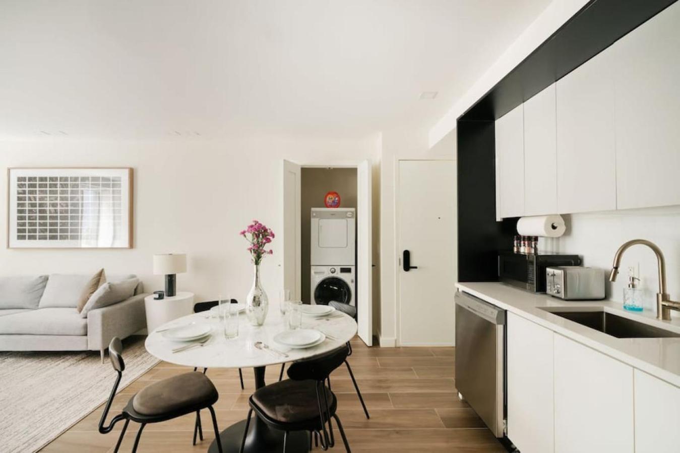 Hotel Massive 1br W Private Patio In Upper East Side