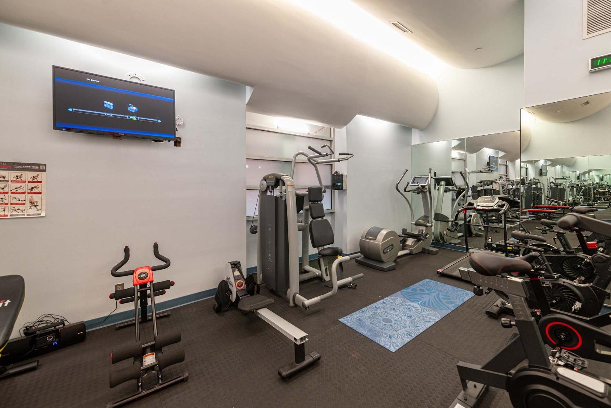 Apartment Stunning In The Heart Of Gym New York