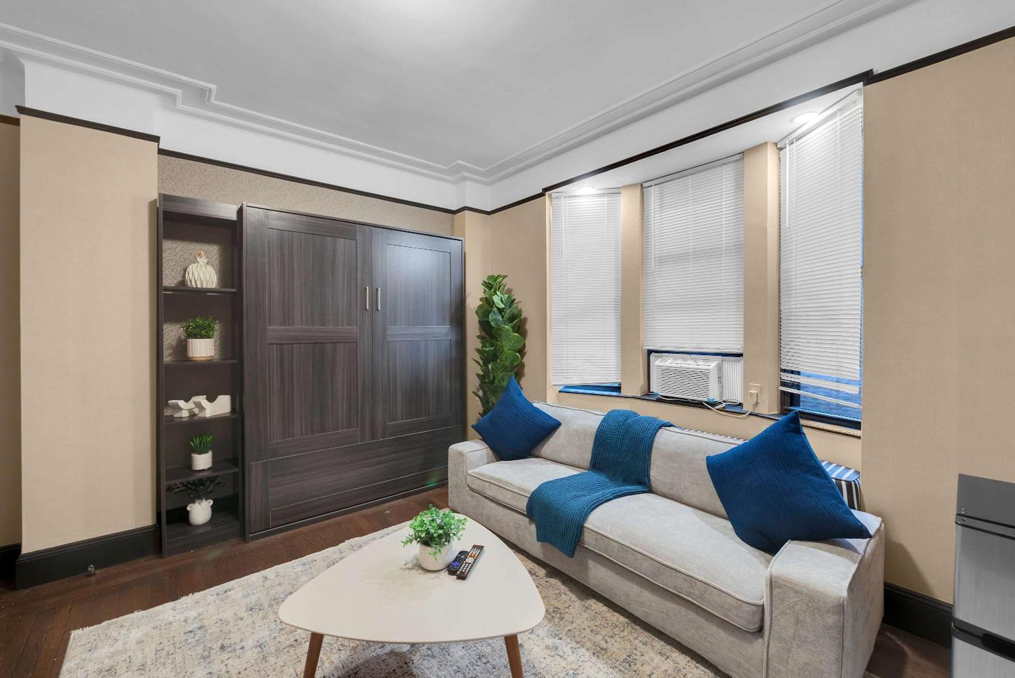 Stunning In The Heart Of Gym Apartment