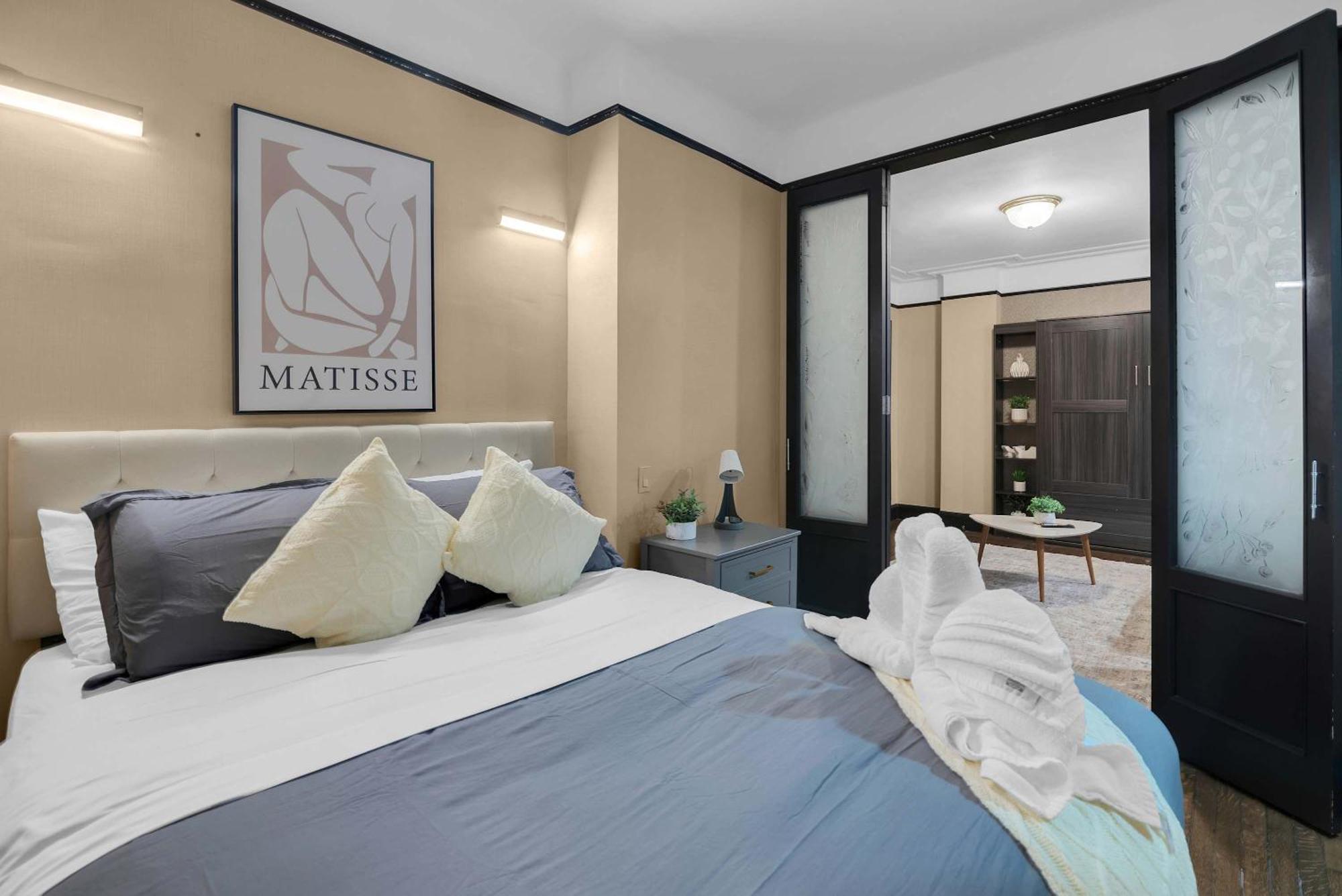 Stunning In The Heart Of Gym Apartment New York