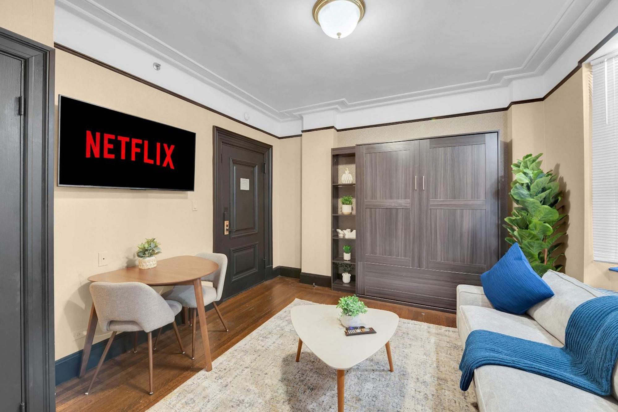 Stunning In The Heart Of Gym Apartment New York