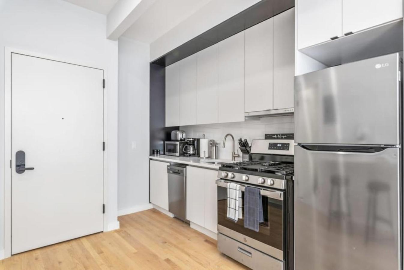 Studio W Charming Juliet Balcony In Upper East * New York