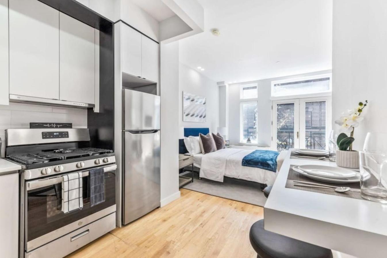 Studio W Charming Juliet Balcony In Upper East Apartment New York