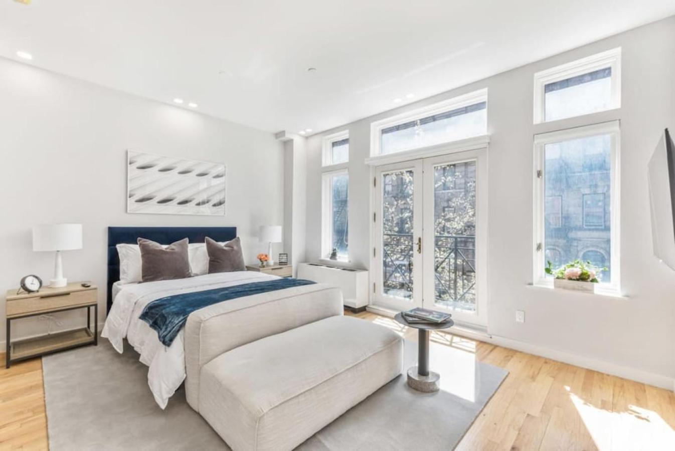Studio W Charming Juliet Balcony In Upper East New York