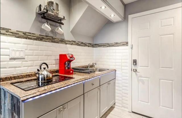 Apartment Brooklyn Spacious Space With Private Entrance, Bathroom, & Backyard - Full-kitchen