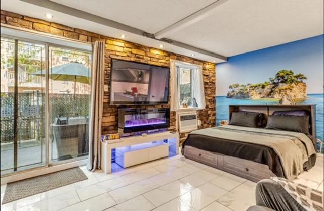 Brooklyn Spacious Space With Private Entrance, Bathroom, & Backyard - Full-kitchen New York