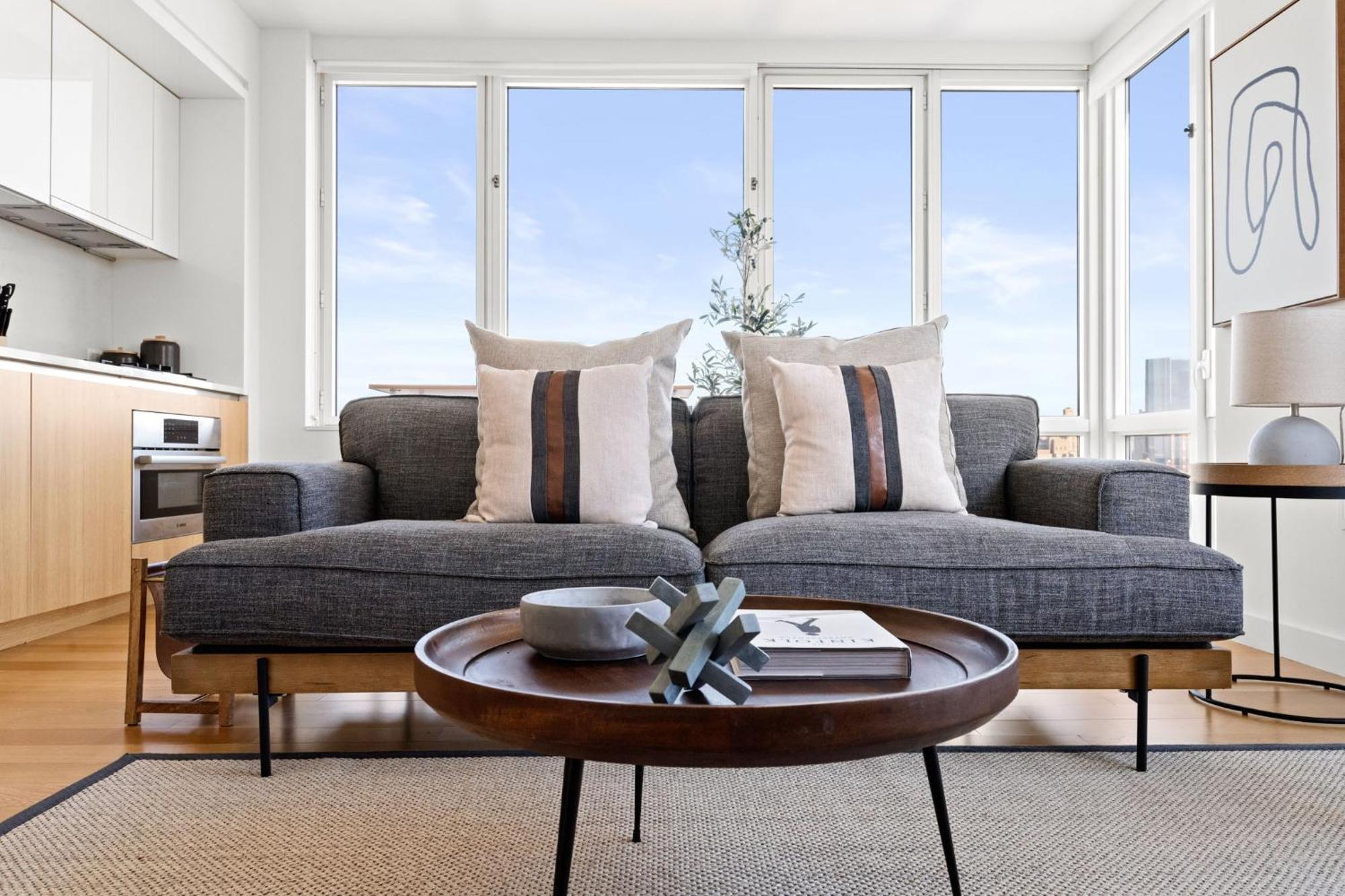 1 Bd Luxury With Stunning Views Apartment