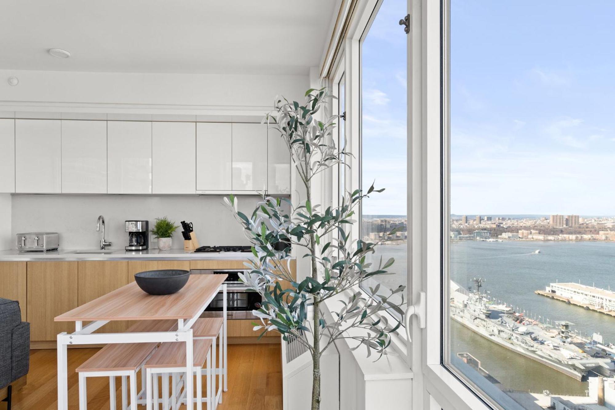 1 Bd Luxury With Stunning Views