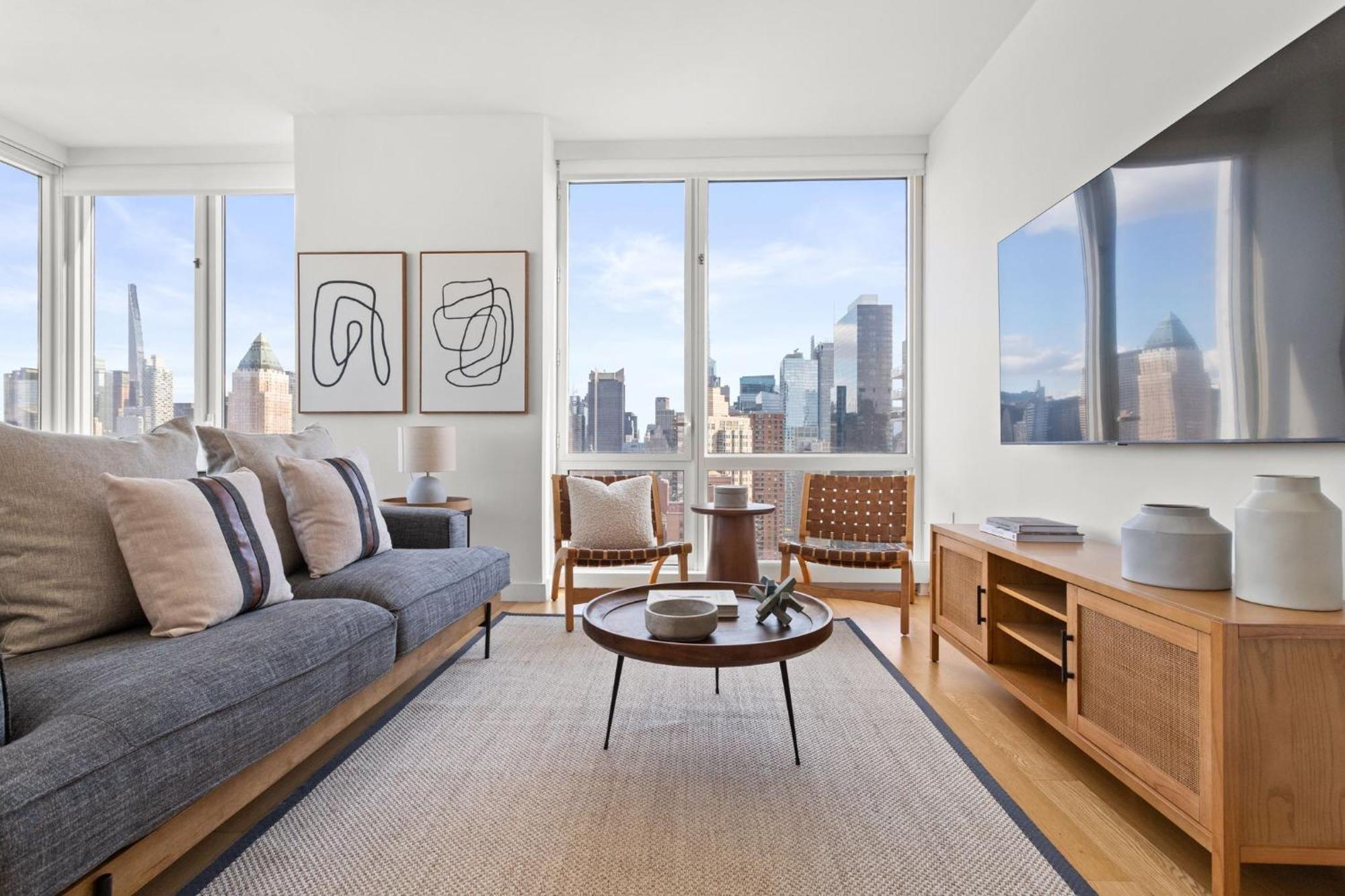 1 Bd Luxury With Stunning Views Apartment