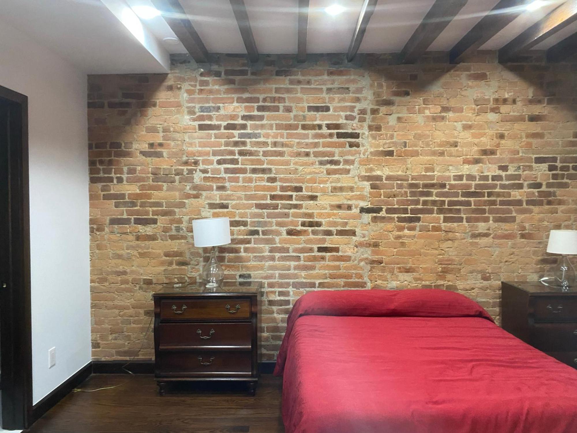 Apartment Cozy Bedroom With Bath And Separate Entrance *