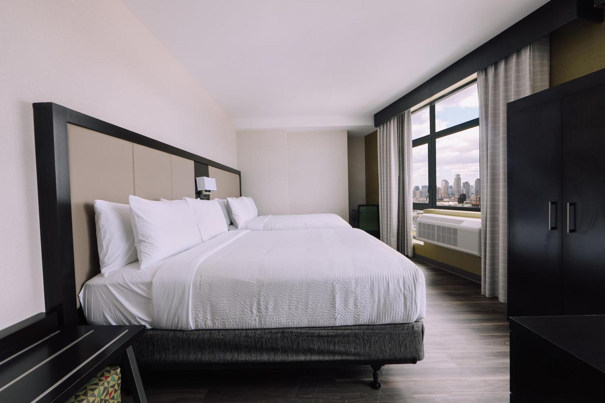 Hotel Holiday Express Long Island City 3*